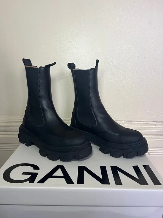 Ganni | Cleated Mid Chelsea Boots in Black | Size 7/37 | Excellent Condition - Picture 4 of 5